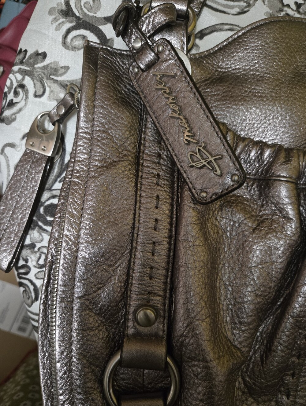 SUPER-soft Standout B. Makowsky Metallic Silver Toned Hobo Shoulder Bag. EUC - Picture 15 of 16